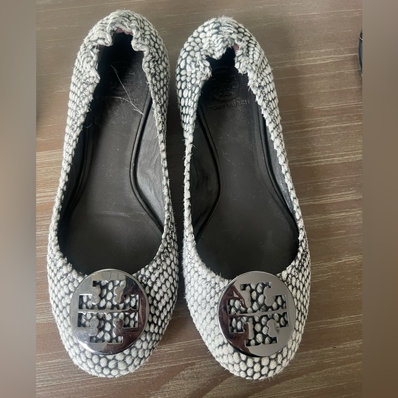 Tory Burch Reva Pony Hair Snakeskin Silver double T medallion Ballet Flats 9.5 - Picture 1 of 8